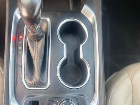 Used 2022 Chevrolet Traverse LT image 30