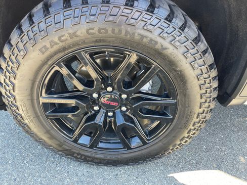 Used 2024 GMC Sierra 1500 SLE w/ X31 Off-Road Package AWD/4WD image 18