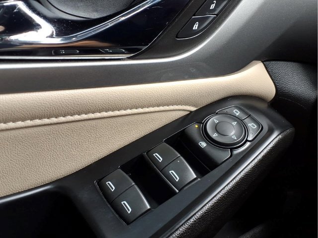 Used 2023 Chevrolet Traverse LS FWD image 16