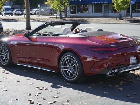 Used 2022 Mercedes-Benz SL 55 AMG 4MATIC w/ Driver Assistance Package image 11