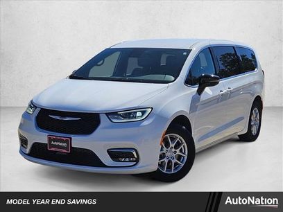 New 2025 Chrysler Pacifica Select