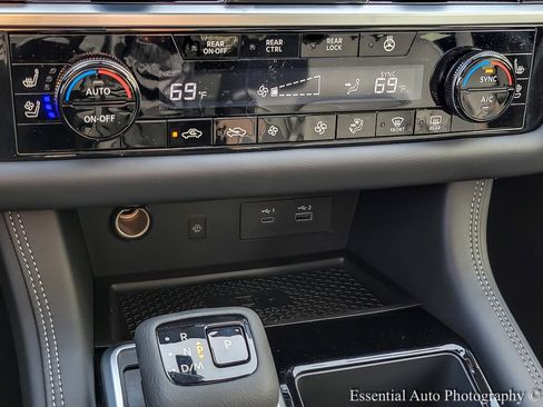 New 2025 Nissan Pathfinder Platinum image 17