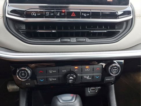 Used 2025 Jeep Compass Limited AWD/4WD image 24