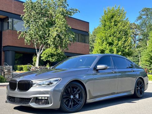 Used 2016 BMW 750i xDrive AWD/4WD image 1