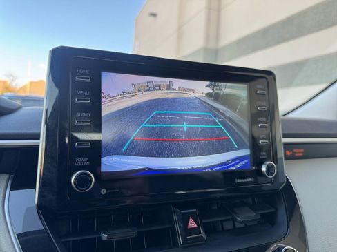 Used 2021 Toyota Corolla LE image 25