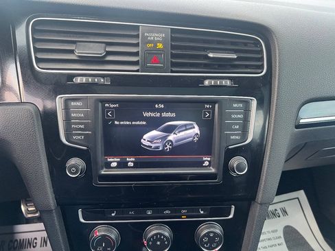 Used 2017 Volkswagen GTI SE FWD image 29