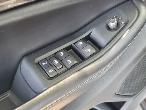 Used 2023 Jeep Grand Cherokee Altitude AWD/4WD image 16