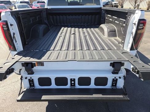 Used 2024 GMC Sierra 2500 AT4 w/ Technology Package AWD/4WD image 29