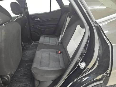 Used 2024 Chevrolet Trax RS FWD image 3