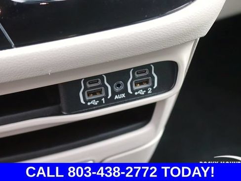 Used 2024 Chrysler Pacifica Touring-L FWD image 23