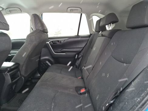 Used 2020 Toyota RAV4 LE image 27