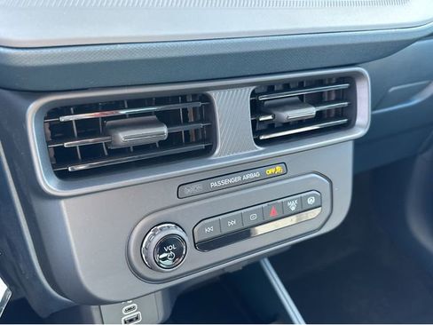 New 2026 Ford Maverick XL image 22