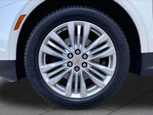 Used 2019 Cadillac XT5 Premium Luxury FWD image 11
