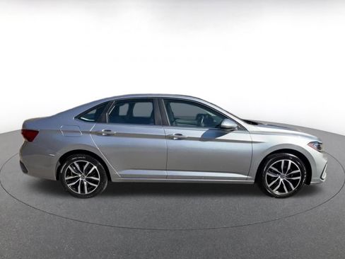 Used 2025 Volkswagen Jetta SE image 16