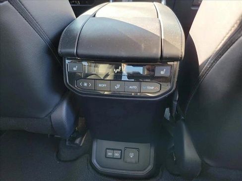Used 2026 Toyota Highlander Platinum AWD/4WD image 17