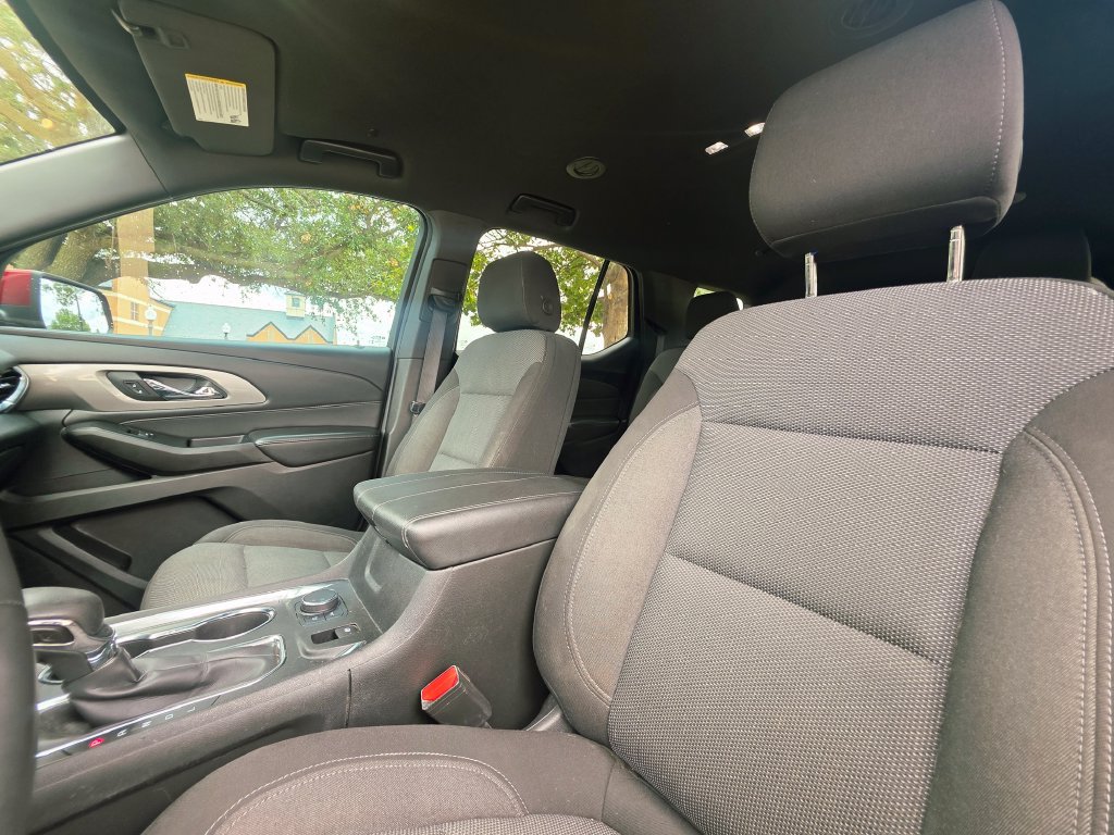 Used 2023 Chevrolet Traverse LT FWD image 31