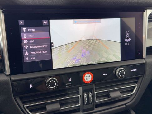 Certified 2026 Porsche Macan AWD/4WD image 25