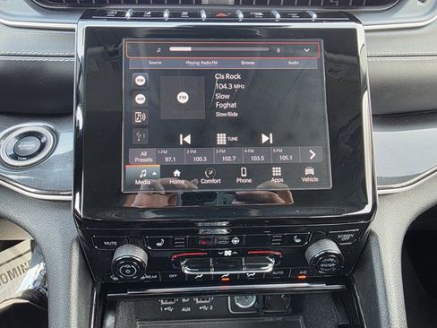 Used 2022 Jeep Grand Cherokee L Laredo w/ Luxury Tech Group I AWD/4WD image 7