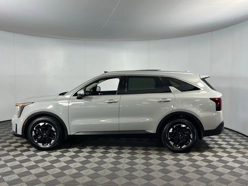 Used 2025 Kia Sorento S w/ Panoramic Sunroof Package image 10