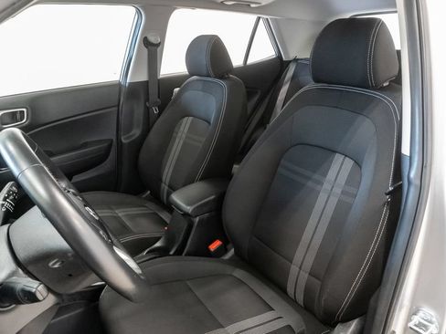 Used 2025 Hyundai Venue SEL FWD image 10