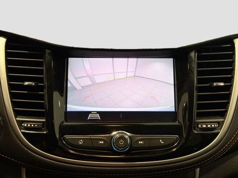 Used 2020 Chevrolet Trax LT w/ LT Convenience Package FWD image 12