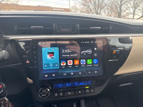 Used 2015 Toyota Corolla LE image 9