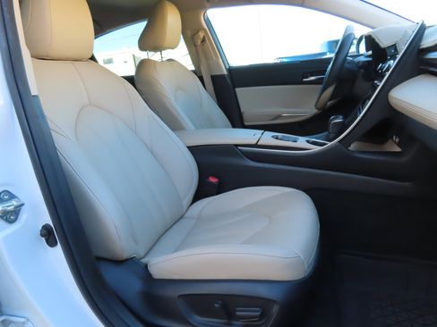 Used 2021 Toyota Avalon XLE image 15