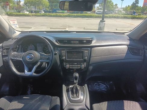 Used 2020 Nissan Rogue SV FWD image 17