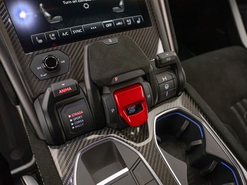 Used 2024 Lamborghini Urus Performante AWD/4WD image 16