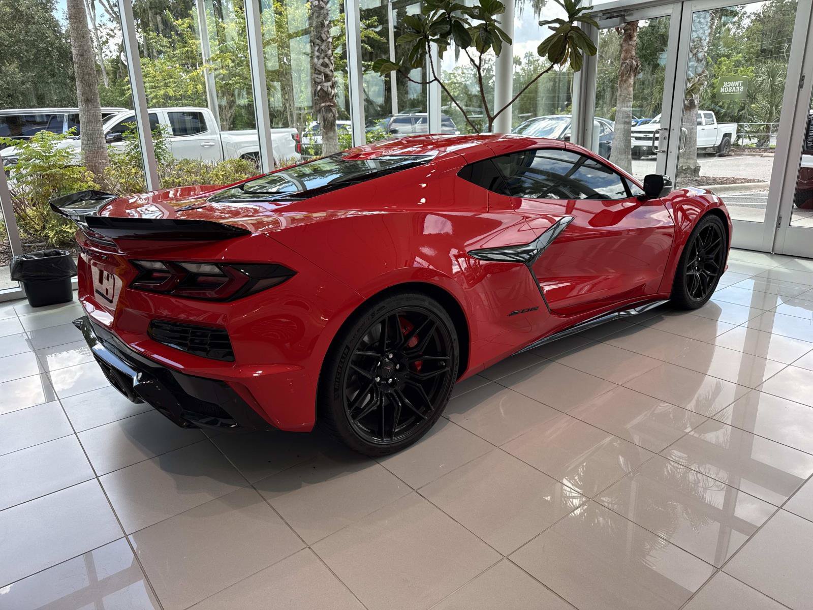Used 2025 Chevrolet Corvette Z06 RWD image 3