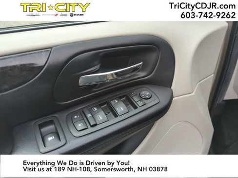 Used 2014 Dodge Grand Caravan SXT image 17