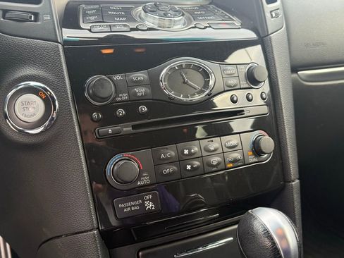 Used 2017 INFINITI QX70 AWD w/ Premium Package image 20