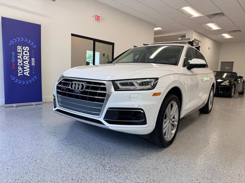 Used 2018 Audi Q5 Prestige w/ Prestige Package AWD/4WD image 3