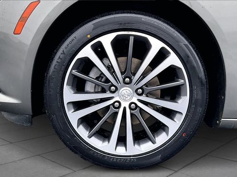 Used 2018 Buick Regal Essence image 10
