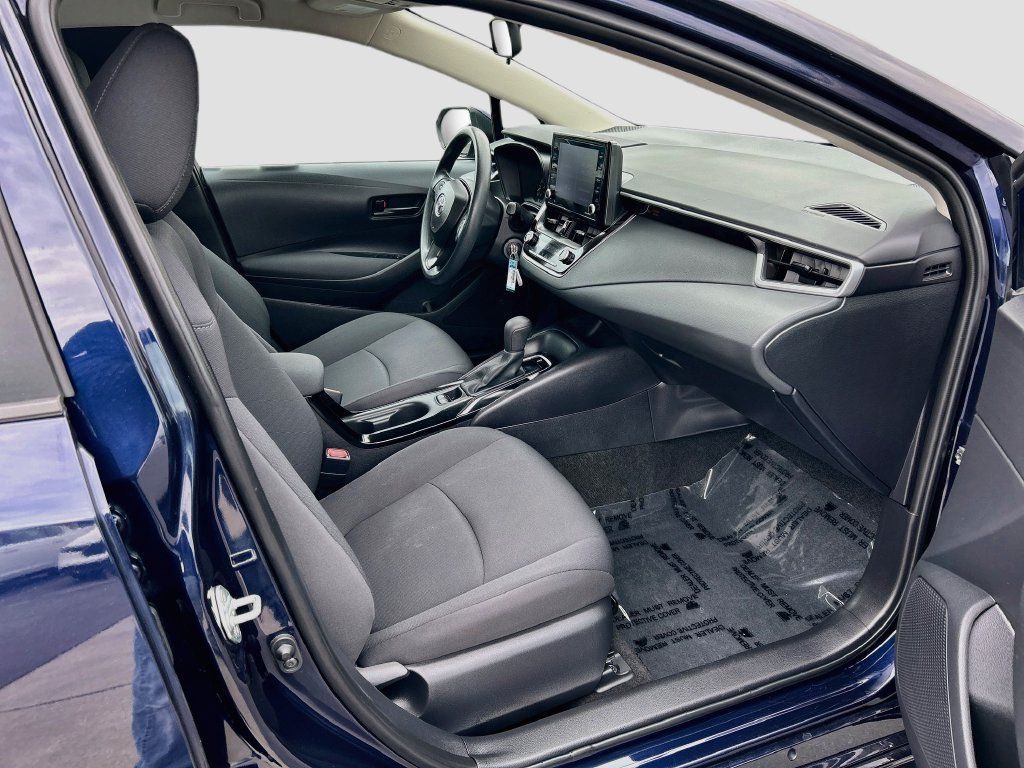 Used 2022 Toyota Corolla LE FWD image 25