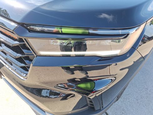Used 2025 Honda Pilot TrailSport image 10