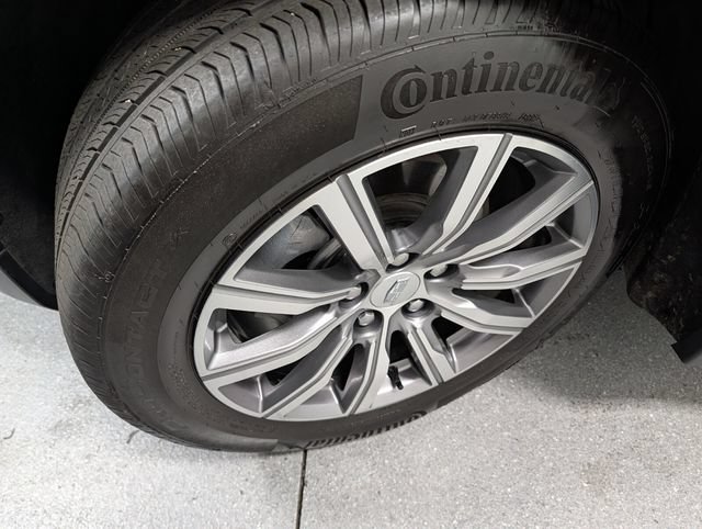Certified 2022 Cadillac XT4 Sport w/ Enhanced Visibility Package AWD/4WD image 9