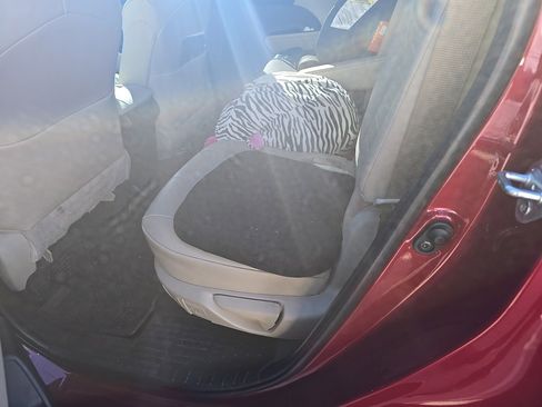 Used 2023 Toyota Highlander XLE image 9