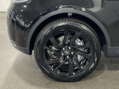 New 2025 Land Rover Discovery S image 10
