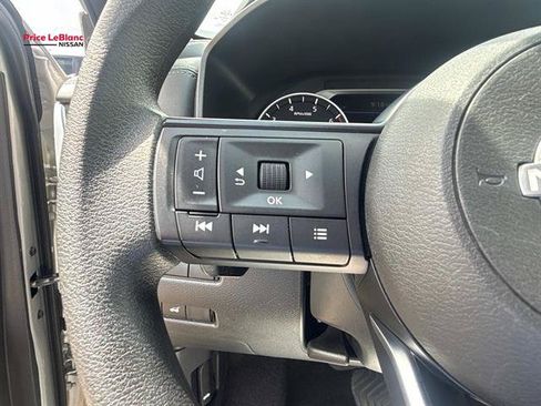 Used 2024 Nissan Rogue SV FWD image 22
