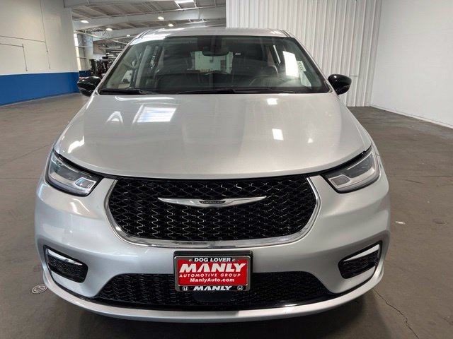 Used 2024 Chrysler Pacifica Limited FWD image 8