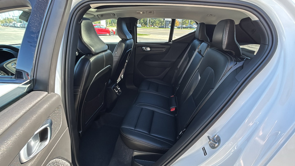 Certified 2026 Volvo XC40 B5 Plus AWD/4WD image 10