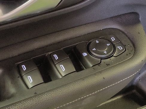 Used 2022 GMC Terrain SLT w/ Tech Package image 27