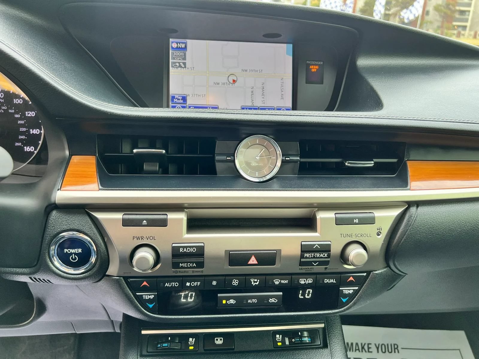 Used 2013 Lexus ES 300h w/ Luxury Pkg FWD image 15