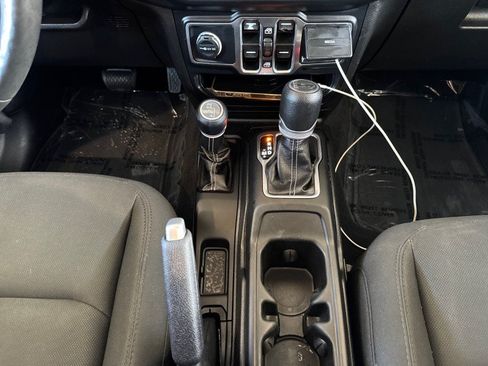 Used 2019 Jeep Wrangler Unlimited Sahara AWD/4WD image 25