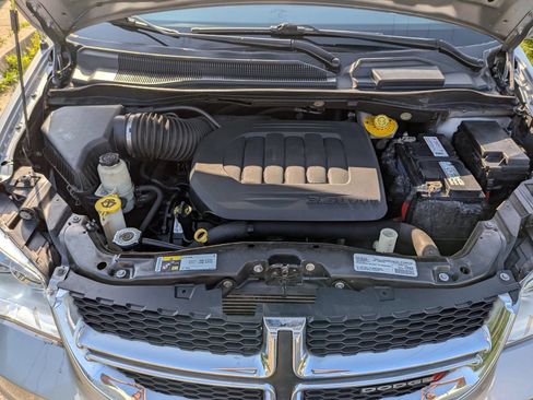 Used 2019 Dodge Grand Caravan SXT FWD image 13