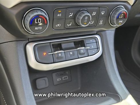 Used 2023 GMC Acadia SLT w/ Elevation Edition FWD image 26