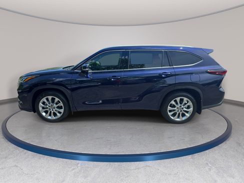 Used 2026 Toyota Highlander Limited AWD/4WD image 8