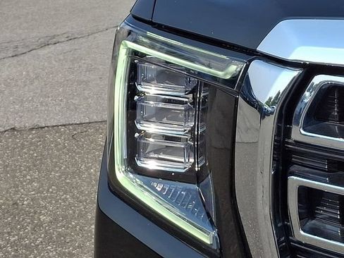Used 2023 GMC Yukon SLT w/ SLT Premium Package AWD/4WD image 29