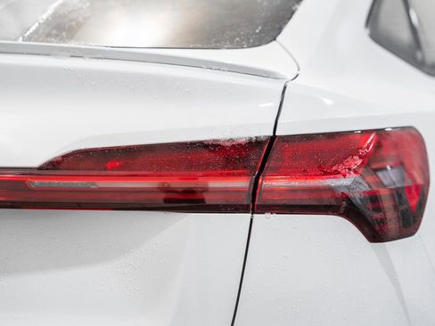 Used 2024 Audi Q8 e-tron Premium Plus image 6